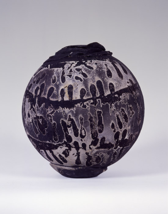 Paul Soldner: Vase, 1965. Raku.
